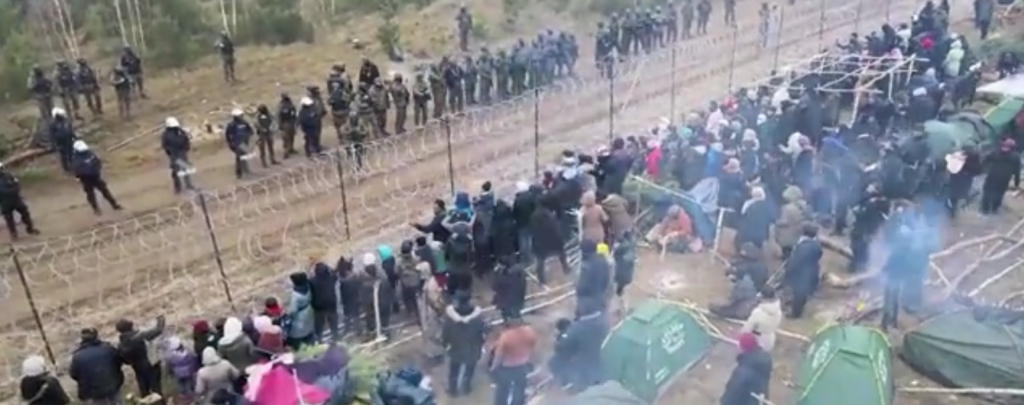 Migranti al confine con la Bielorussia