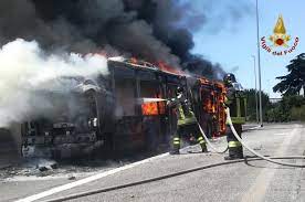 roma bus in fiamme