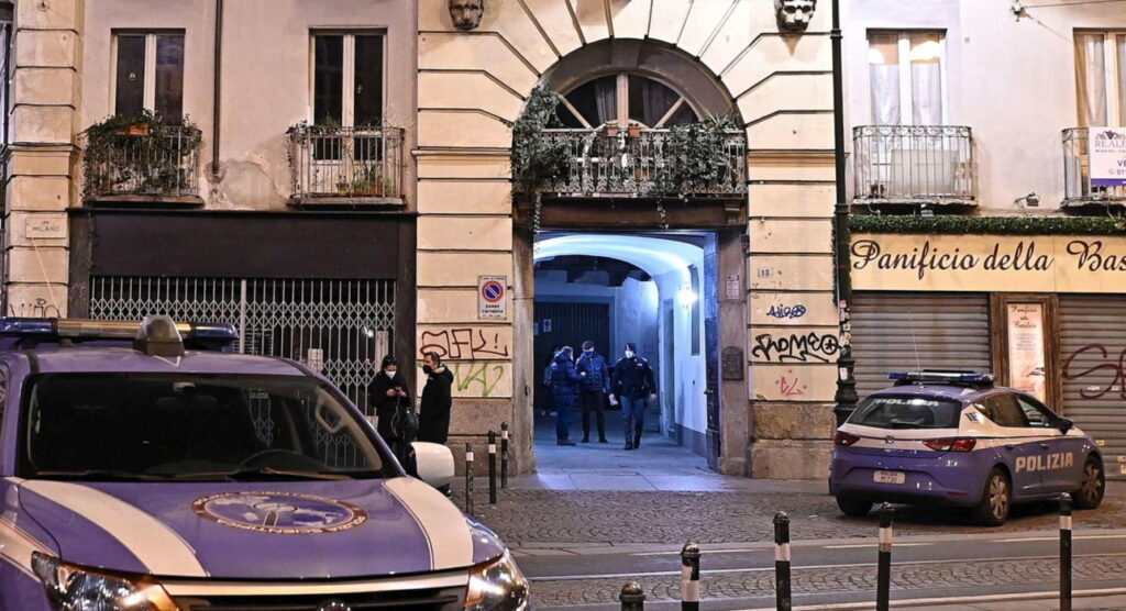 Torino, Bambina caduta dal terzo piano. Il patrigno resta in carcere, per il Gip si tratta di Omicidio Colposo
