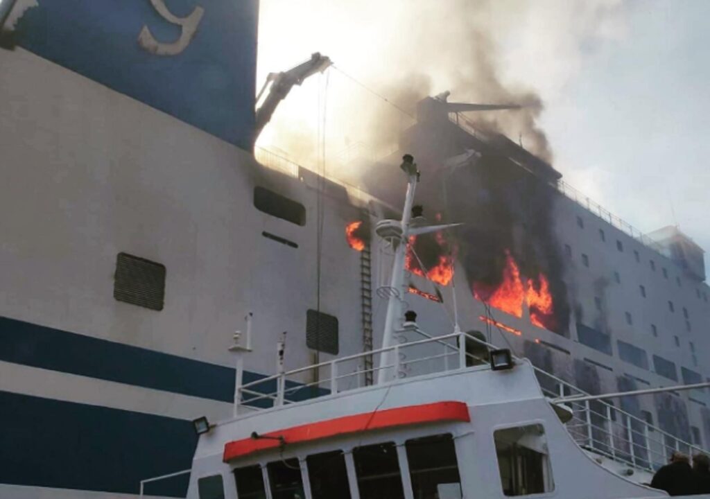 incendio-traghetto-ministro-greco-conferma-12-dispersi-www.ilquotidianoitaliano.com