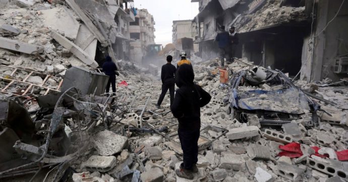 Raid Statunitense in Siria, tra le 9 vittime anche due bambini ed una donna. L'Osservatorio Siriano pubblica il filmato con i corpi