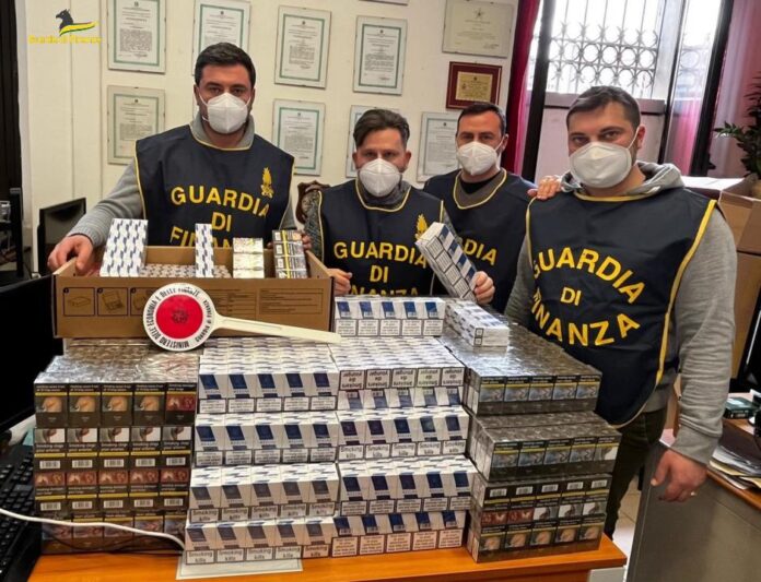 Milano, contrabbando di sigarette e tabacco. Arrestato un cittadino extracomunitario