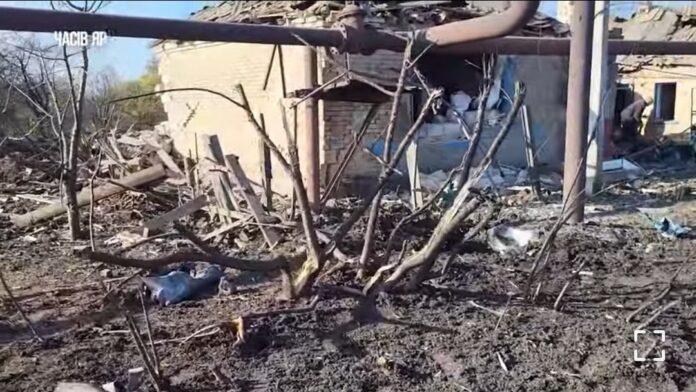 Casa distrutta dopo bombardamento Zaporizhzhia