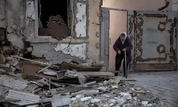 Edificio di Chernihiv distrutto da attacchi russi