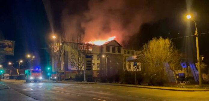 edificio residenziale bombardato nel Donetsk