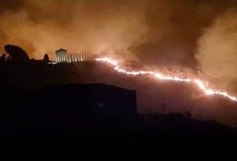 Incendi intorno al Tempio di Segesta